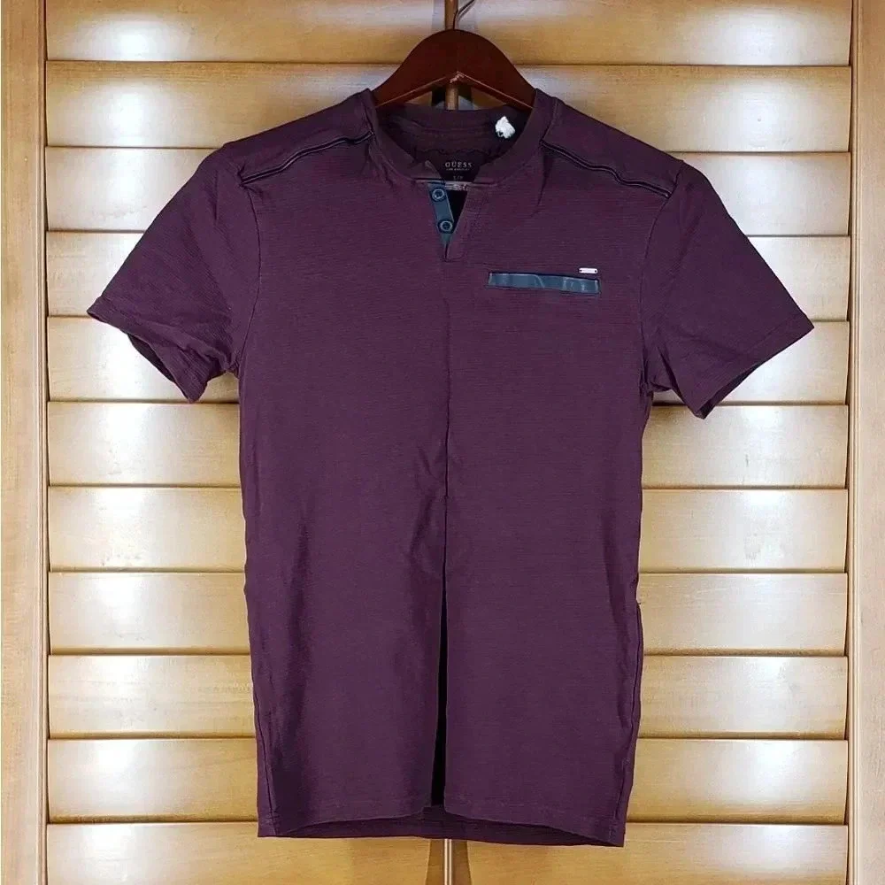 Guess Men's Tshirt In Burgundy - Picture 1 of 5